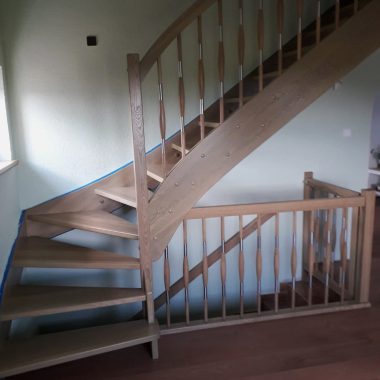 Drewniane schody samonośne